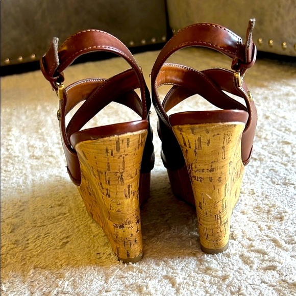 🤩SUPER SALE 🤩Guess Brown Leather Wedge Sandals with Strappy Design - Picture 8 of 12